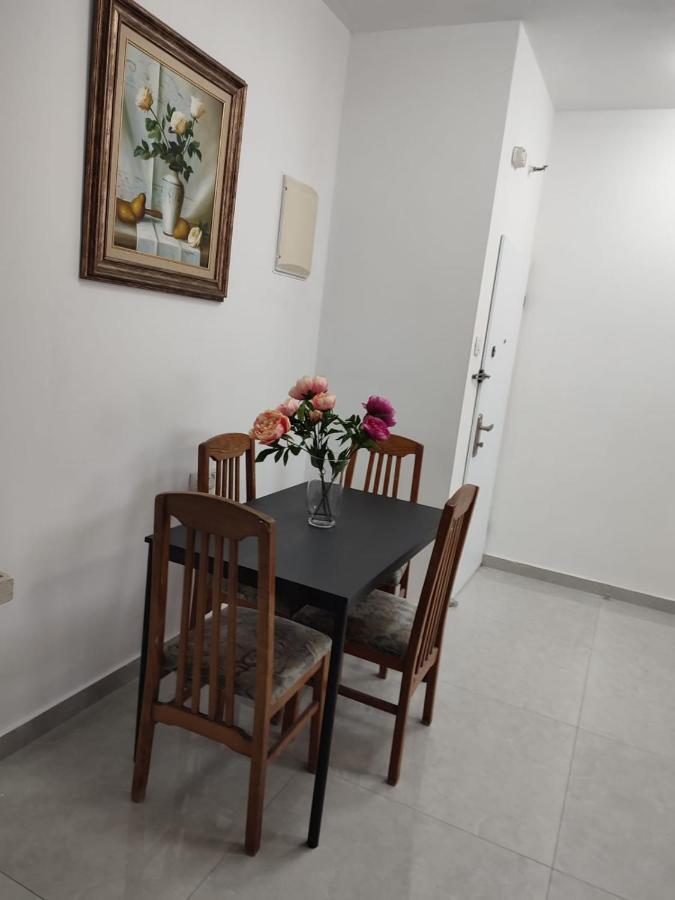 Lovely Three-Room Apartment Above The Promenade Ashdod Exteriör bild