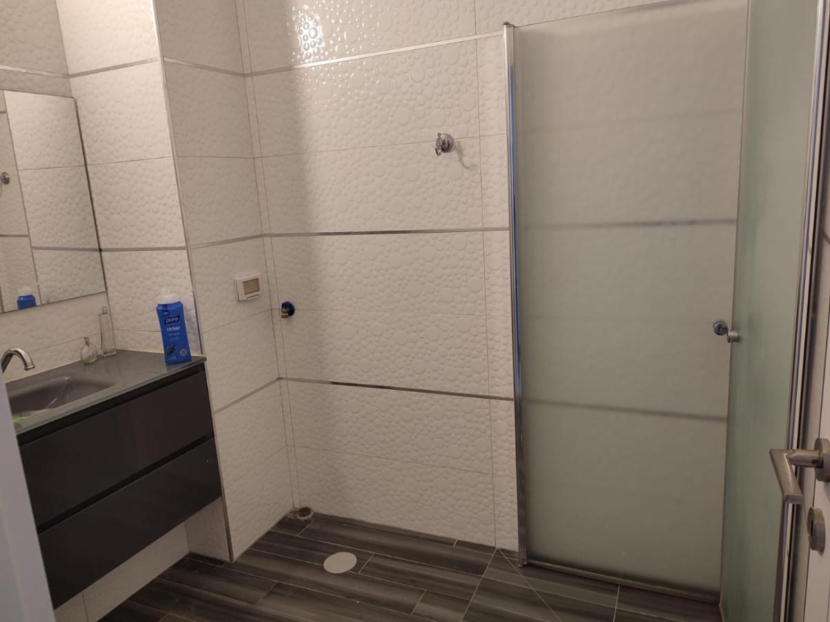Lovely Three-Room Apartment Above The Promenade Ashdod Exteriör bild