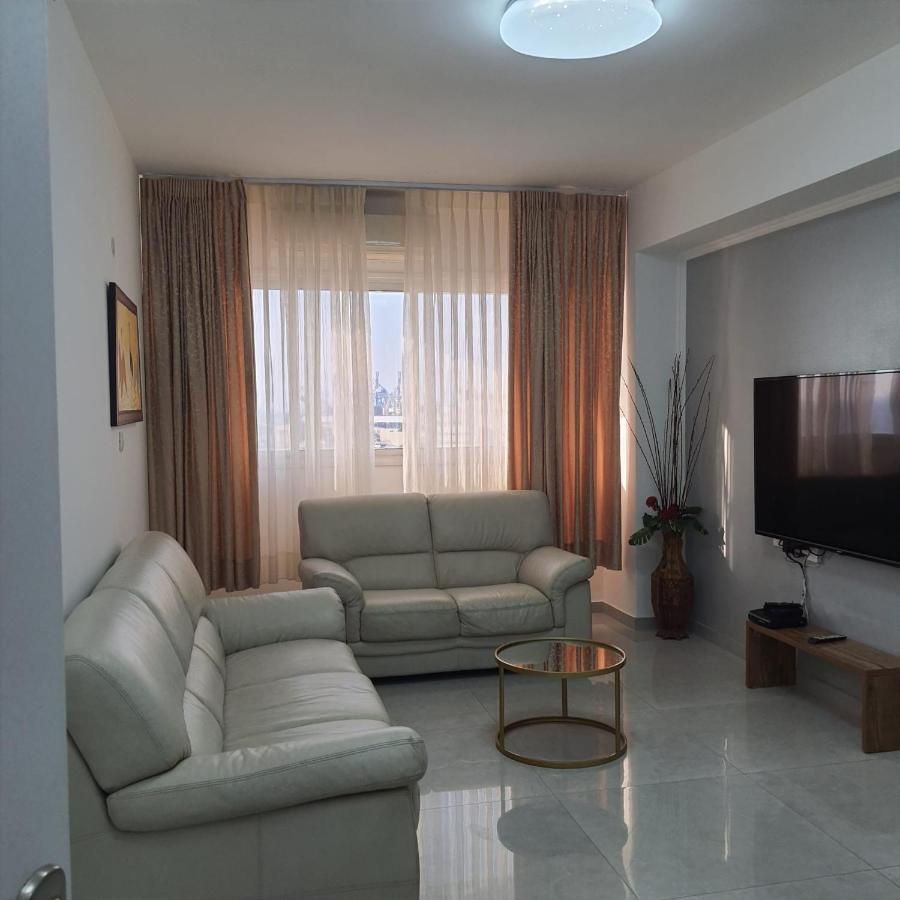 Lovely Three-Room Apartment Above The Promenade Ashdod Exteriör bild