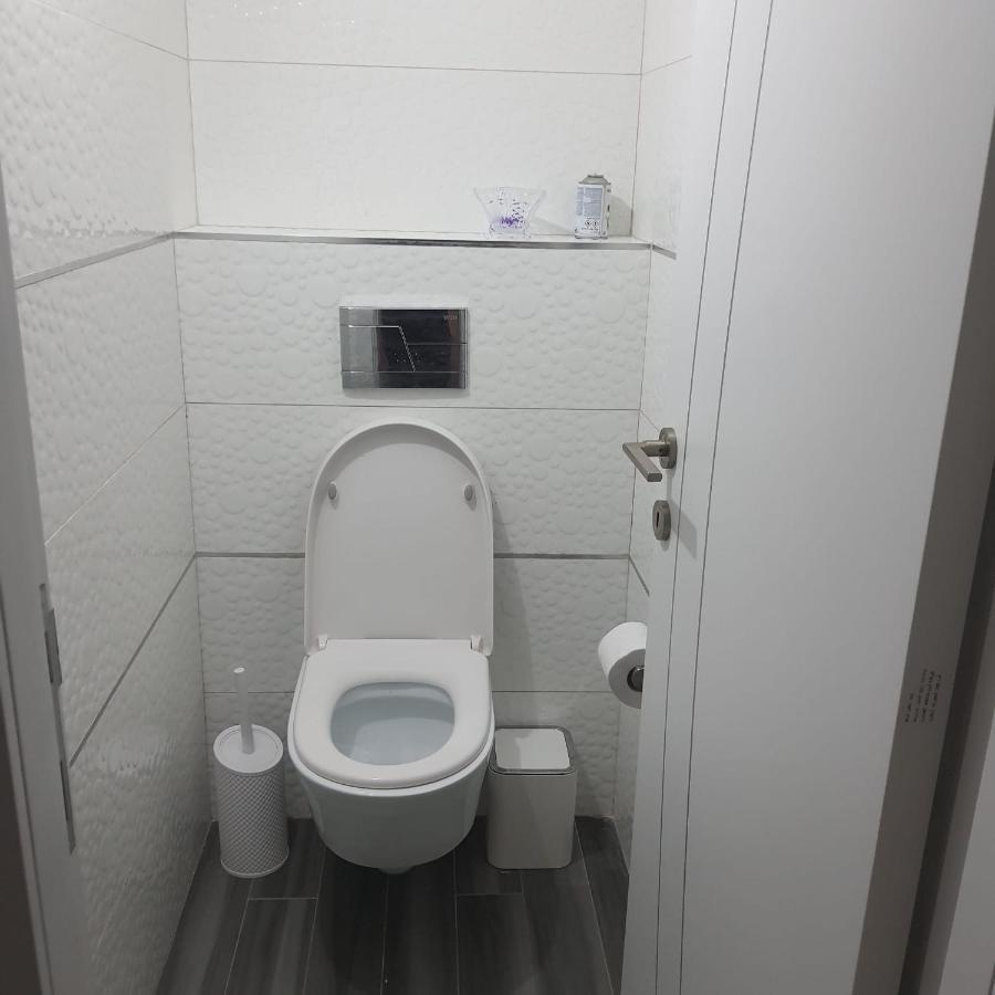 Lovely Three-Room Apartment Above The Promenade Ashdod Exteriör bild