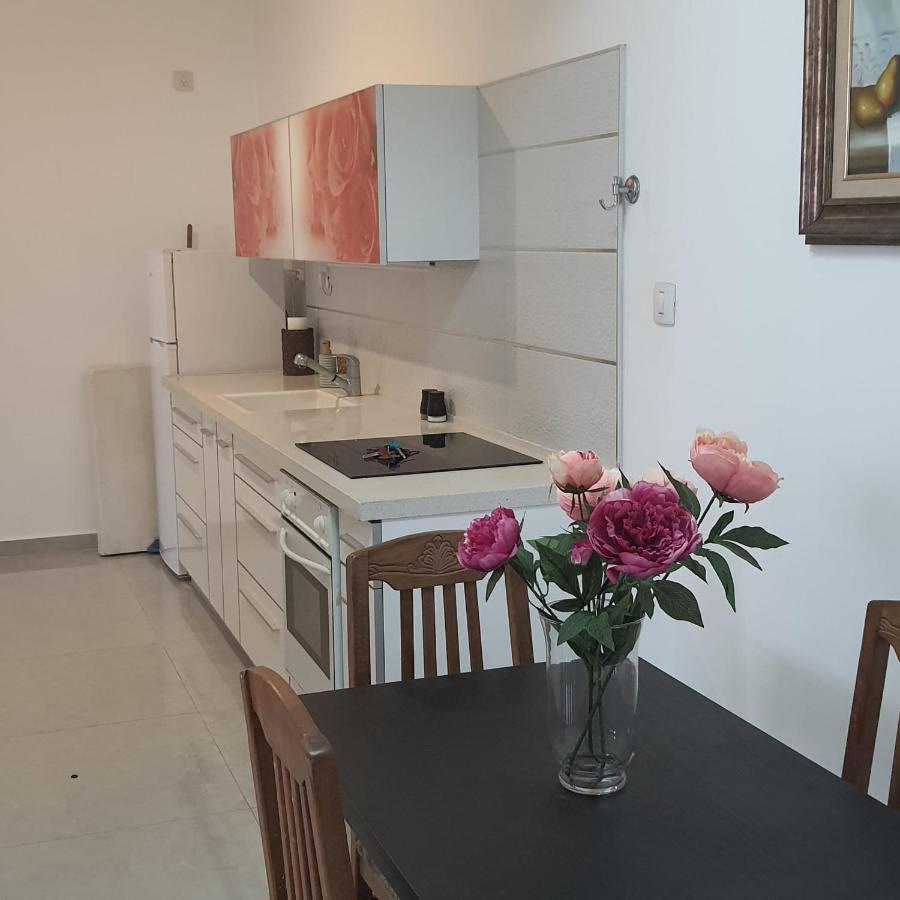 Lovely Three-Room Apartment Above The Promenade Ashdod Exteriör bild