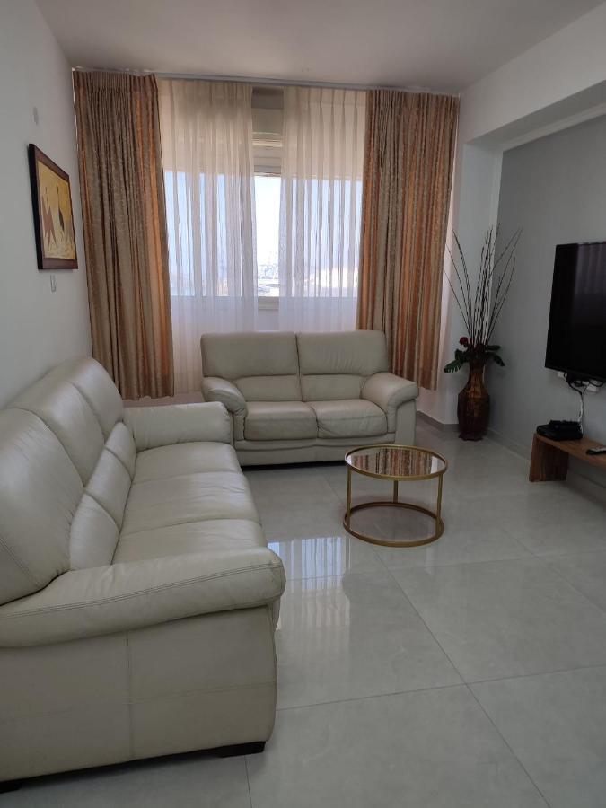 Lovely Three-Room Apartment Above The Promenade Ashdod Exteriör bild